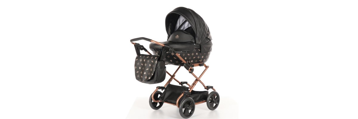 The Junama Imperial doll\'s pram in test The de Jong family shares their experience - Lena tests the Junama Imperial doll\'s pram
